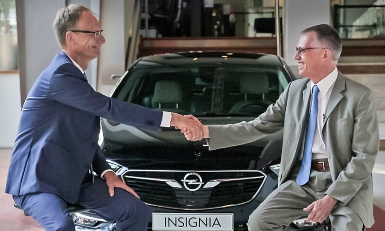 Opel CEO'su Michael Lohscheller ve PSA Group CEO'su Carlos Tavares