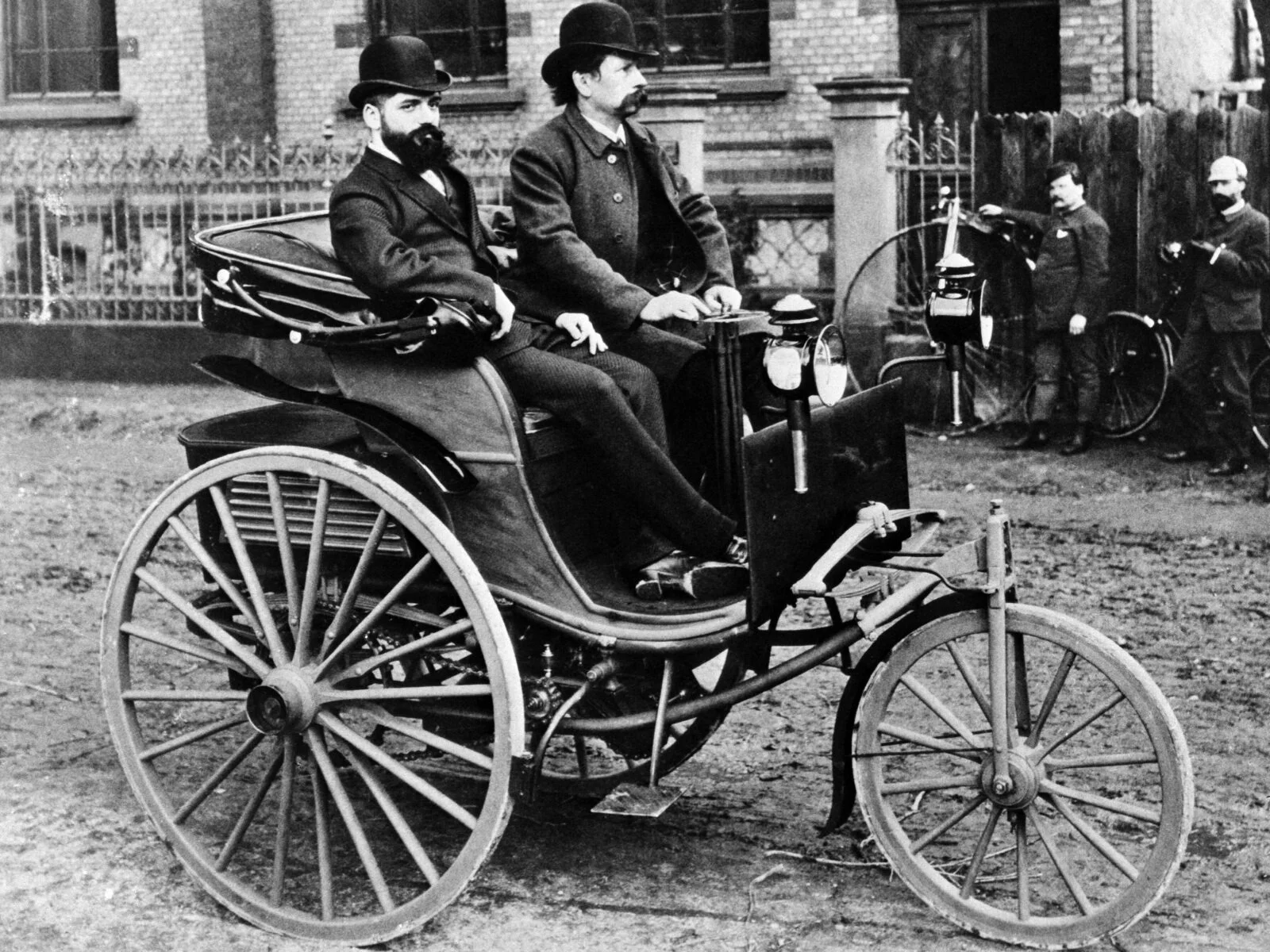 Carl Benz'in araba ile ilk yolculuğu