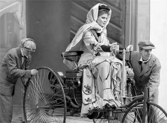 Bertha Benz araba ile ilk yolculuğu