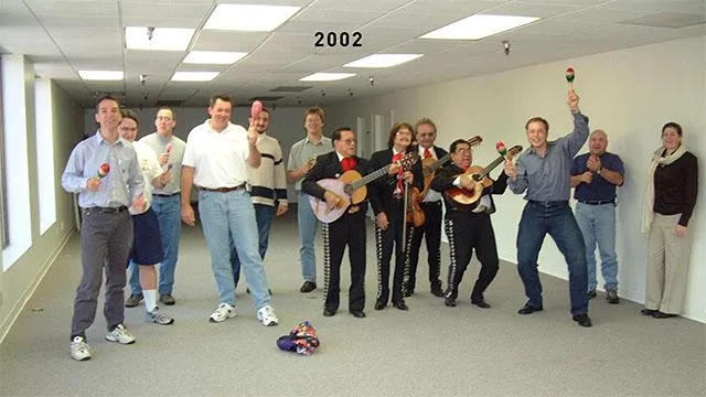 Elon Musk ve SpaceX ekibi 2002