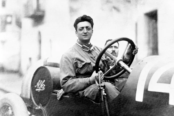 Enzo Ferrari yarış portresi 1918