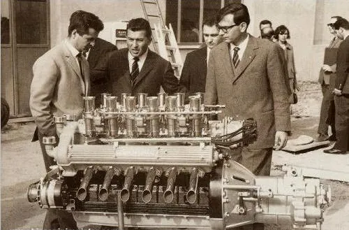 1963'te Giotto Bizzarrini, Ferruccio Lamborghini ve Giampaolo Dallara,
