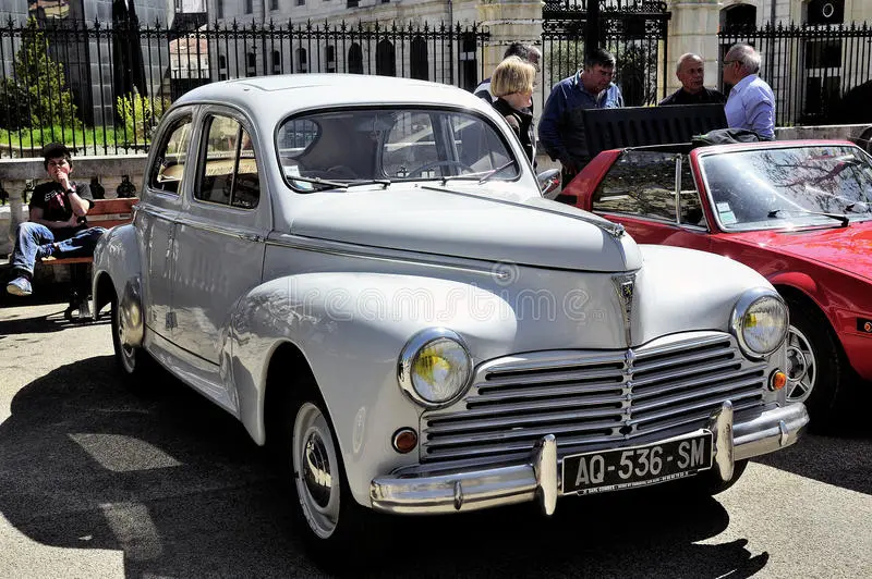 Peugeot 203, 1948'de piyasaya sürüldü