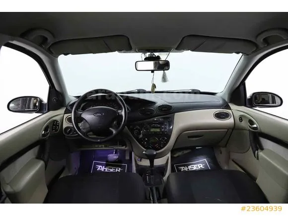 Ford Focus 1.6 Ghia Image 10