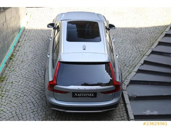 Volvo V90 Cross Country 2.0 D D5 Pro Image 1