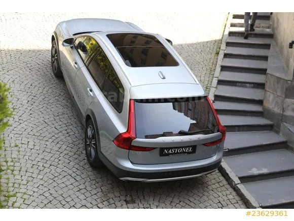 Volvo V90 Cross Country 2.0 D D5 Pro Image 3