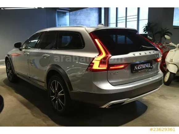 Volvo V90 Cross Country 2.0 D D5 Pro Image 6